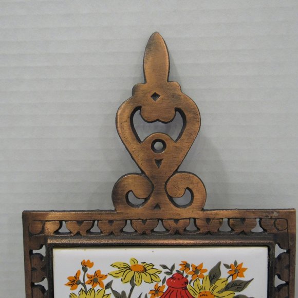 Vtg Coffee Pot Cup Daisy Tile Trivet Cast Iron - Picture 3 of 6